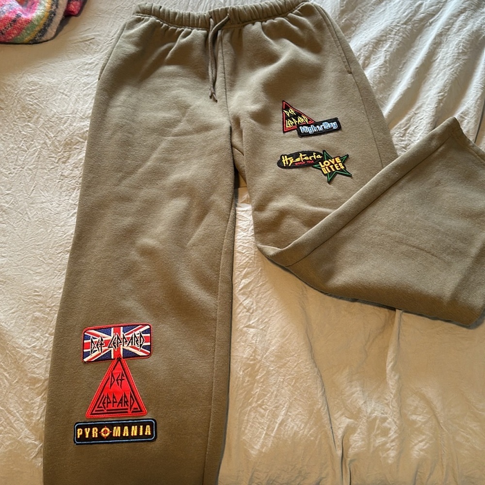 Super cute sweatshirt/pants set for women